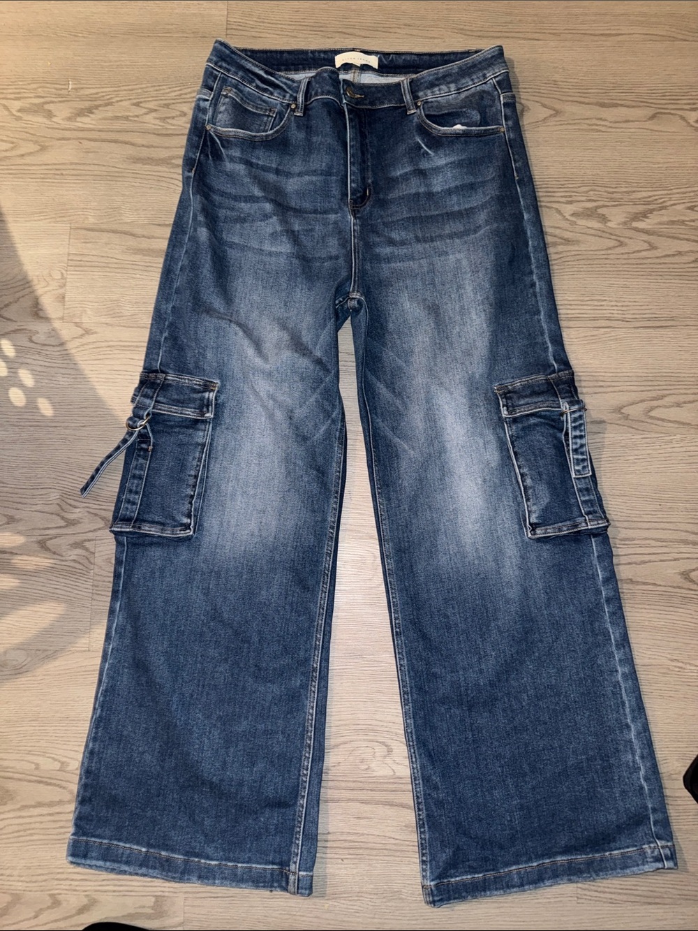 Women's Wide-Leg Cargo Jeans in Dark Blue Denim